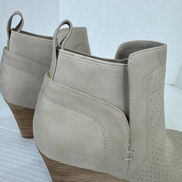 DV by Dolce Vita Gerdy Bootie 7,5 M Beige NWOB 9341 - Picture 6 of 15